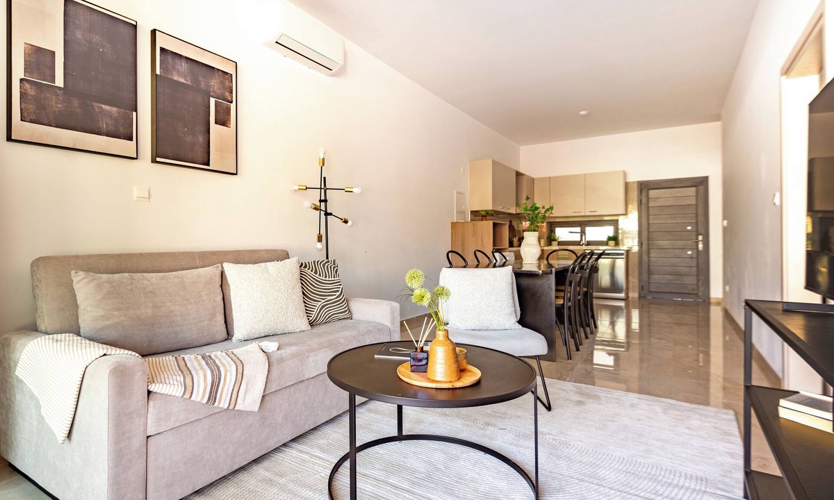 Agios Tychon Apartment | Sanders River Plaza - Super 2-Bdr Apt with Balcony