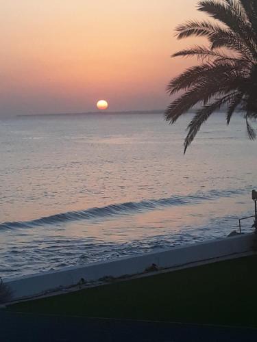 Pervolia House | SEAFRONT BEACH PARTY VILLA