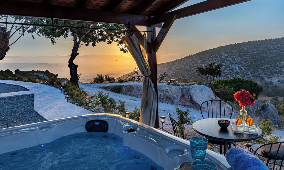Peristerona House | Seaview Wooden Cabin with Jacuzzi