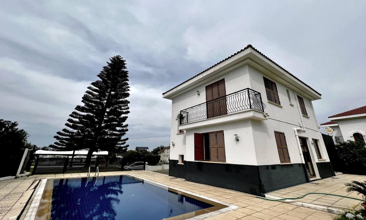Yenisehir Apartment | Separate Villa with Pool and Garden in Lefkosa