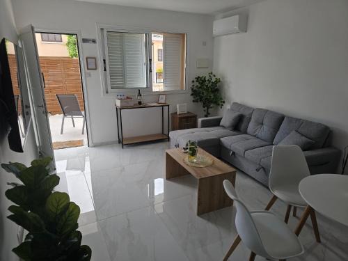 Paphos Apartment | Shiamis Modern House