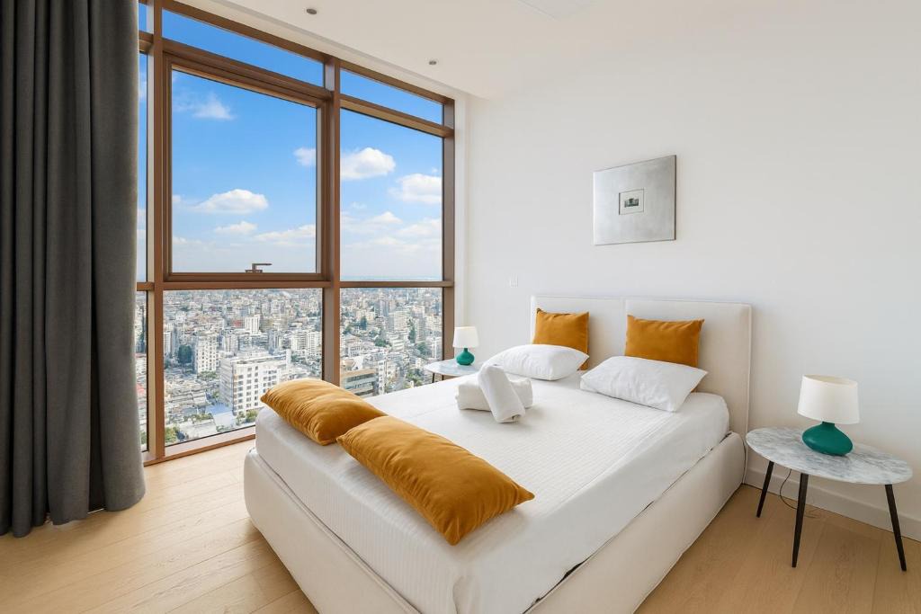 City Centre Apartment | SkyHigh Central 360 Gym & Pool