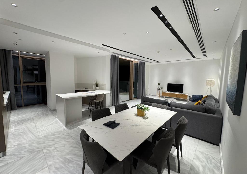 City Centre Apartment | SkyHigh Central 360 Gym & Pool
