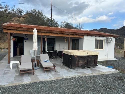 Vasa Koilaniou House | Sofros To Apomero