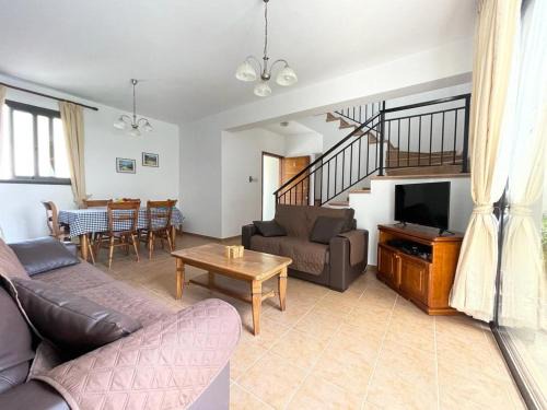 Kissonerga Villa | Spacious 3 bedroom villa private pool