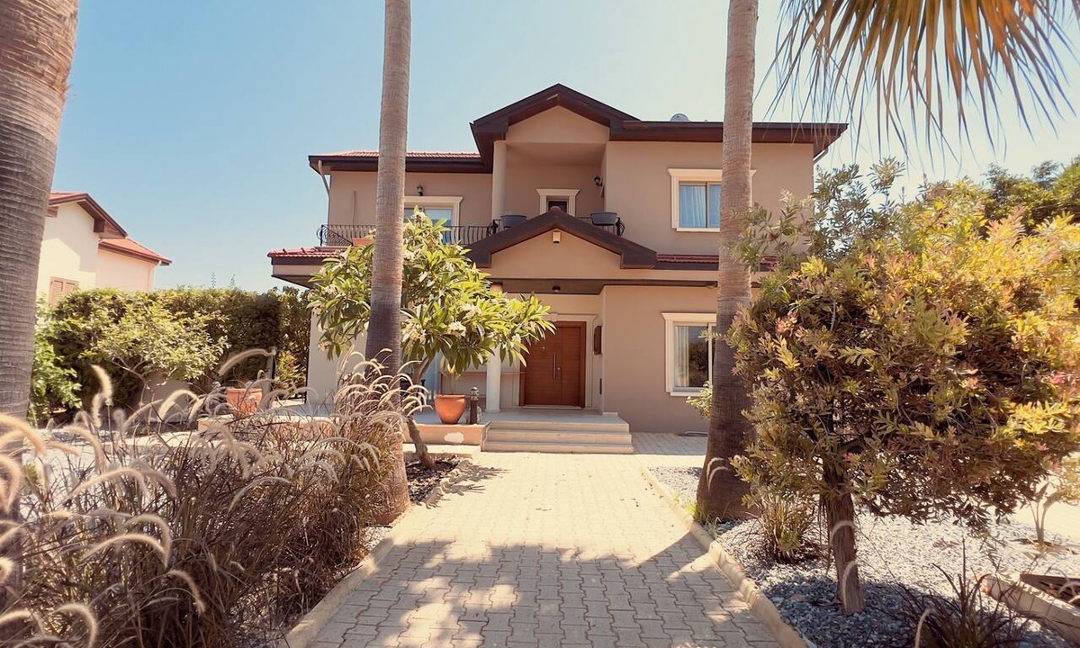 Karavas House | Spacious detached villa with a private swimming pool and landscaped garden