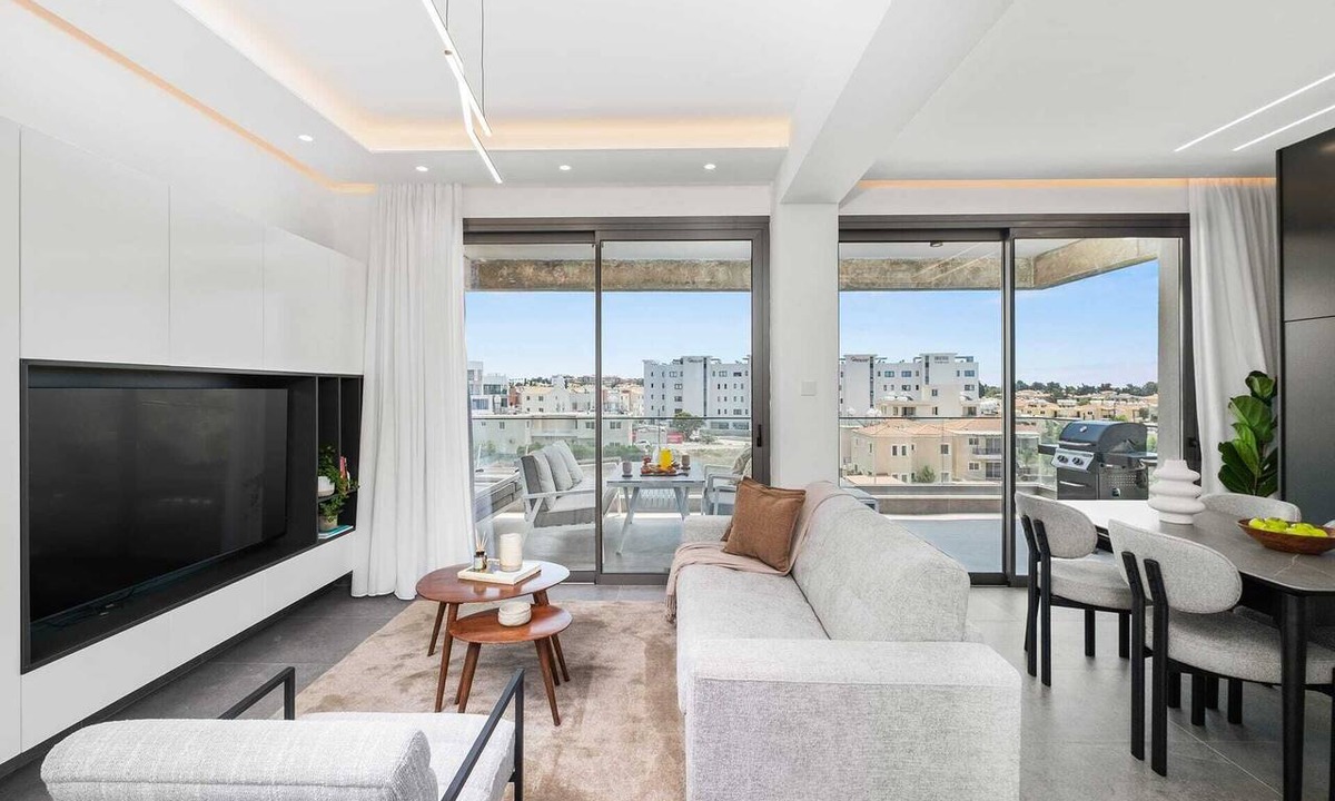 Universal Apartment | The Emblem Residence by Nomads