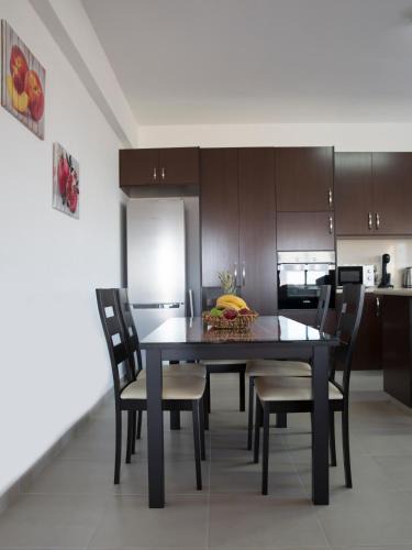 Theletra House | Valentine's House