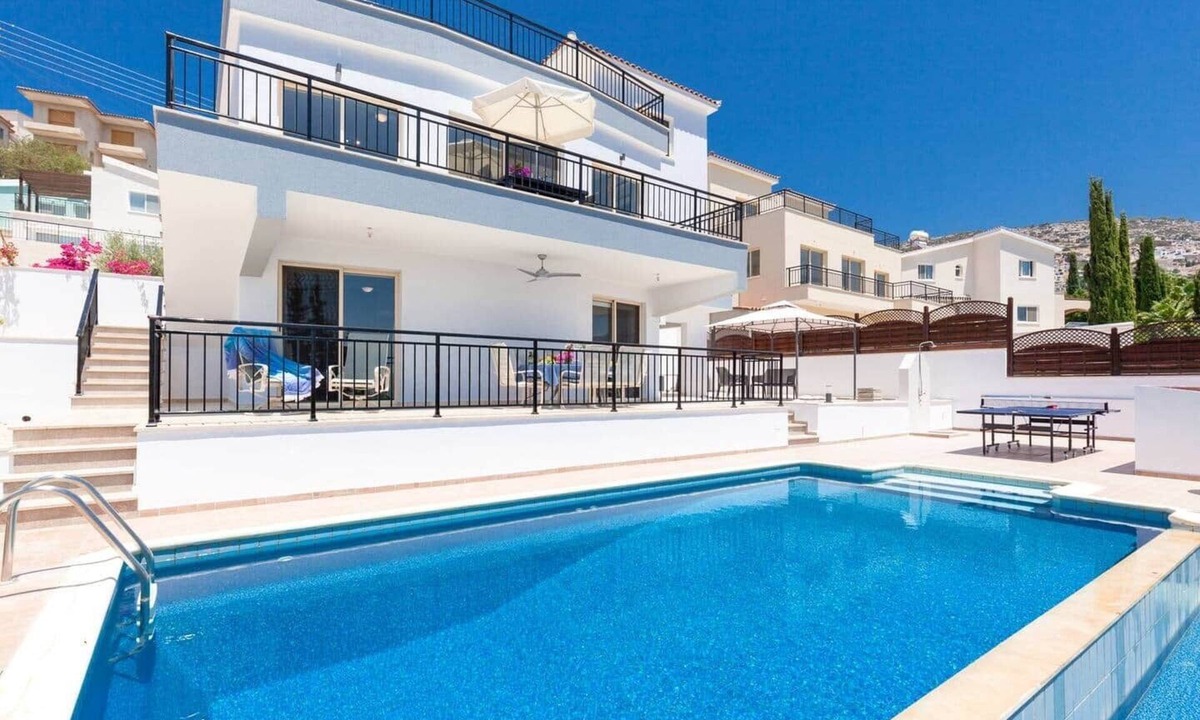 Peyia Town Villa | Villa Amorosa - 4 Bed Villa with Private Pool!