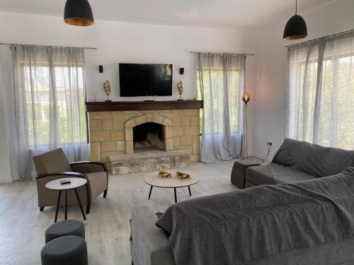 Giolou Villa | Villa Athasia