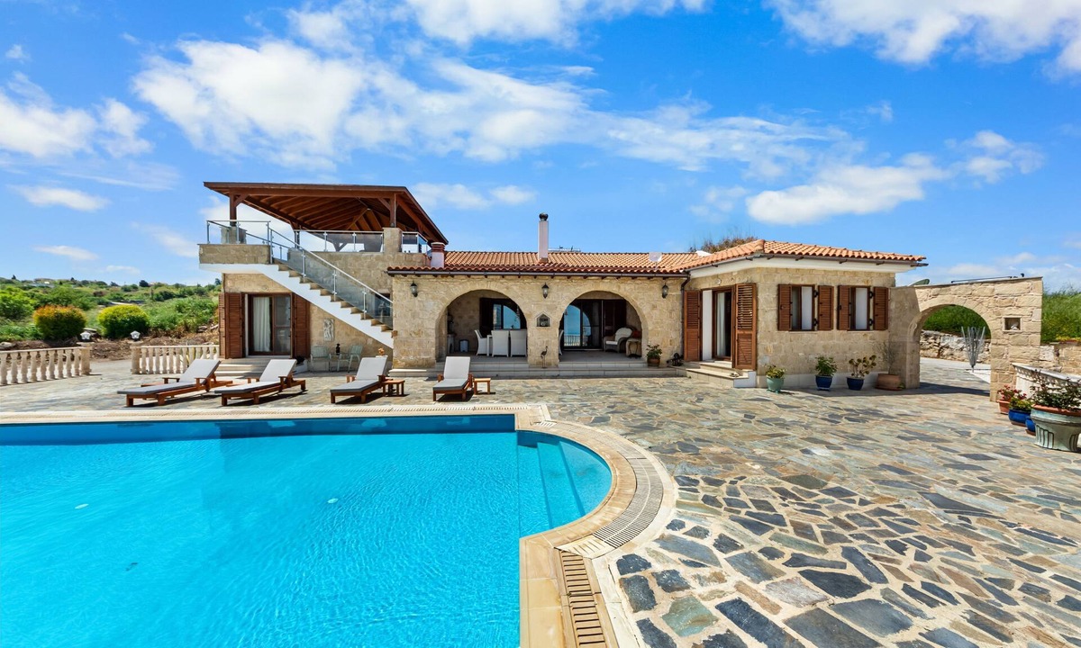Lara Cottage | Villa Chara - a villa that sleeps 8 guests in 4 bedrooms