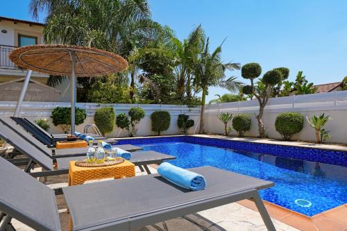 Ayia Thekla Villa | Villa Evia - Walking to Med Sea