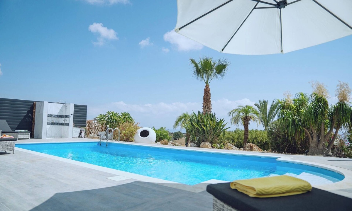 Peyia Town Villa | Villa Hesychia Attractive and spacious 3-bed detached villa with private pool