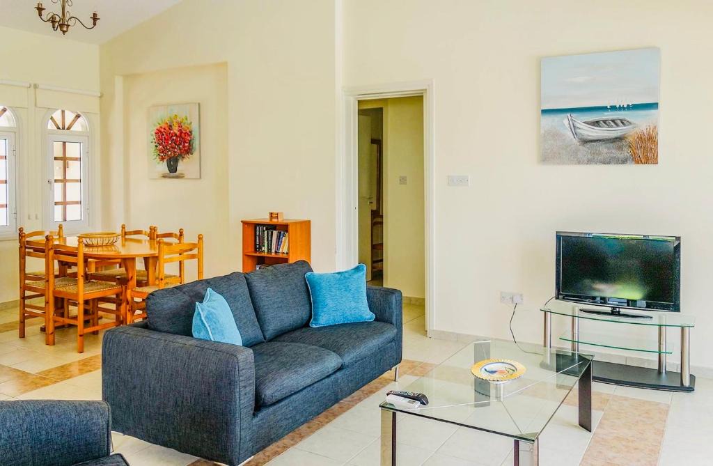 Peyia Town Villa | Villa Katerina: Coral Bay, Laourou Beach
