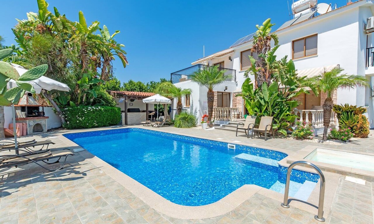 Polis Villa | Villa Kyriakos - a villa that sleeps 6 guests in 3 bedrooms