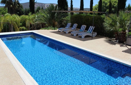 Pentakomo House | 1-bedroom bungalow Limassol Countryside Tranquil Getaway Shared Pool Near Beach