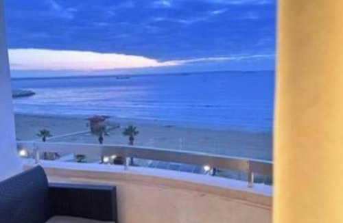 Larnaca City Centre Apartment | 180° SeaView Apt. Right on Famous Finikoudes Beach Promenade