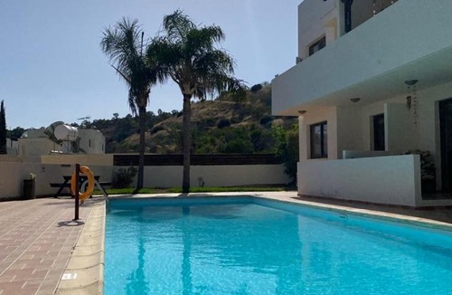 Oroklini Apartment | 2 Bed Apartment Pool and Sea Views in Oroklini