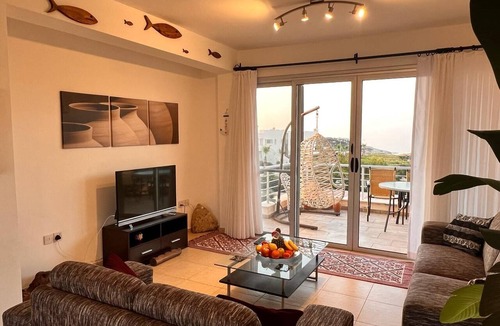 Tatlisu Apartment | 2-bedroom apartment in charming Tatlısu with AC and fitness room
