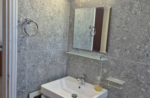 Peyia Town Apartment | 2 bedroom Penthouse apartment, stunning views, Aircon, 2 pools, Free WIFI