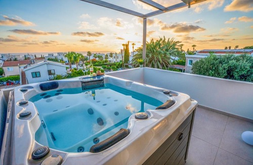 Chlorakas Apartment | 250m to Beach - Private Hot Tub - 2 Terraces - BBQ