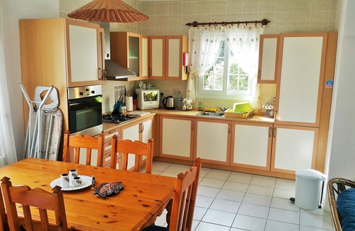 Dikmen Villa | 3 bedroom villa with communal pool, just minutes from Bellapais Abbey & Girne