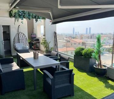 Agios Athanasios Apartment | 3 Br Penthouse Jacuzzi Seaview