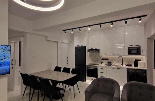 Larnaca City Centre Apartment | 3 rooms modern apartment close to the beach!