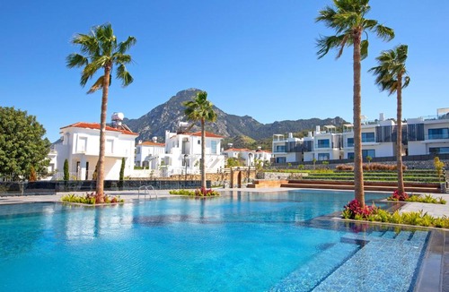 Karsiyaka Apartment | Aqualina A1-4 By HolidayKeys