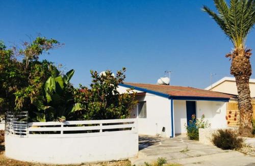 Dromolaxia Apartment | Artist Cottage in Dromolaxia