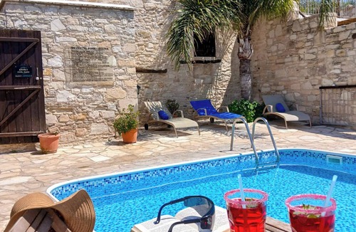 Skarinou Apartment | Athena's Pool Oasis