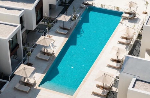 Emba Apartment | Avalon Gardens A001 - Resort Studio - Pool Gym & Private Terrace