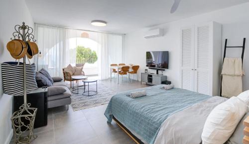 Pissouri Apartment | Beachfront Bliss