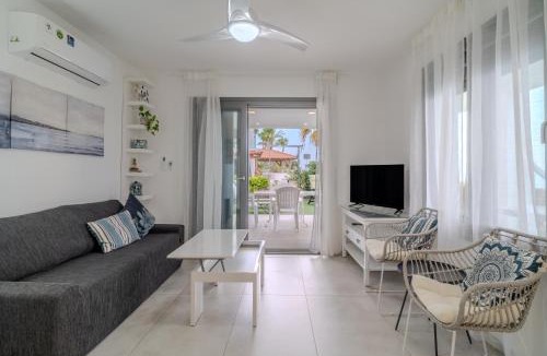 Meneou House | Beachfront Meneou Blu 2 Bedrooms Beach House