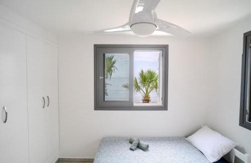 Meneou House | Beachfront Meneou Blu 2 Bedrooms Beach House