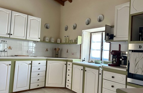 Pentakomo House | Birds of Paradise: An authentic vacation home just 6 minutes from the Mediterranean Sea.