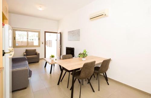 Pernera Apartment | Bowker Apartment