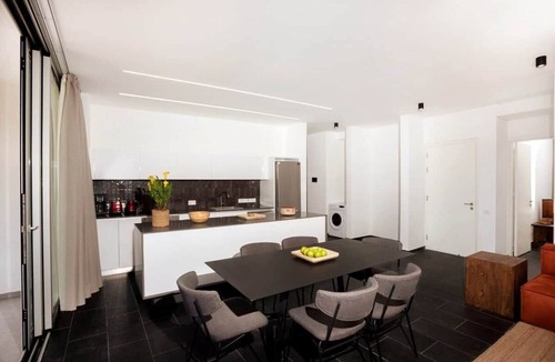 Historical Center Apartment | Bridge House 201-3BR Modern Apt with parking