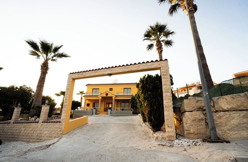 Peyia Town Villa | Casa Alba - Bohemian-style XXL 3-bedroom villa with a private pool