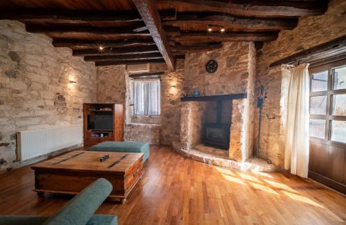 Monagroulli House | Casa Piedra, Hidden Gem, 2 BR House, BBQ, Patio in Monagroulli