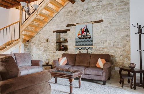 Vasa Koilaniou Villa | Charming 3-Bedroom Cottage in Heart of Vasa Koilaniou
