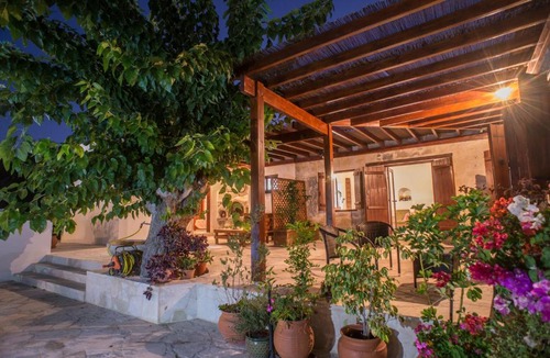Pano Akourdalia House | Chloe's House