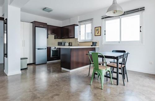 Acropolis Apartment | Cosy Bright 2BR Balcony Suite in Central Nicosia