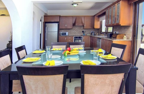 Pegeia Villa | Family Villa Short Walk To Coral Bay Strip 5 Min and Pub, Shops etc
