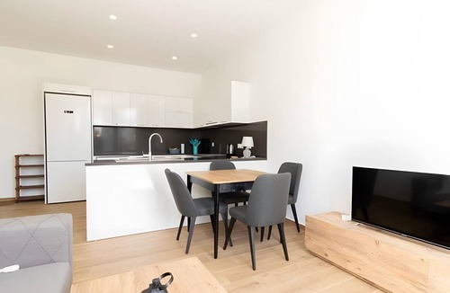 Tatlisu Apartment | Garden Apartment by the Sea for 3 Guests, Wi-Fi, AC, Pool, Quiet Location