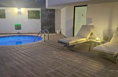 Kornos Apartment | Girne Merkezde Geniş Teraslı Havuzlu Daire