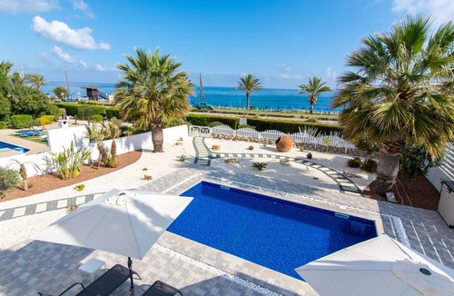 Latchi Villa | Global Latchi Villa - a villa that sleeps 6 guests in 3 bedrooms