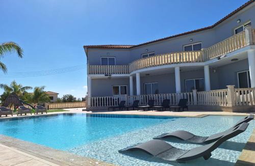 Paralimni Villa | Grand villa Lynn seaview Ayia Napa