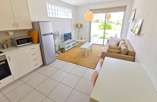 Aradippou Apartment | Happy Day Dreamer Apartments - Blue Beach Suite