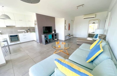 Old Town of Limassol Apartment | Hawaii Royal Sea View Apartment - 2bed, 2 bathroom